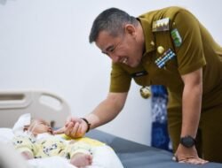 Dendi Jenguk Laila ,Bayi 4 Tahun Alami Luka Bakar