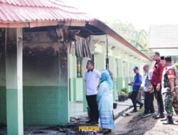 Dendi ,Tinjau Lokasi Kebakaran di SMPN 6 Tegineneng