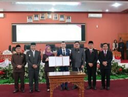 DPRD Pesawaran Sahkan Perubahan APBD 2025, Pendapatan Daerah Turun Rp21 Miliar