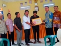 Pemdes Cipadang Salurkan BLT-DD Enam Bulan Sekaligus kepada 12 KPM