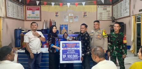 Bantu Ekonomi Warga,Pemdes Bernung Salurkan BLT-DD Triwulan II